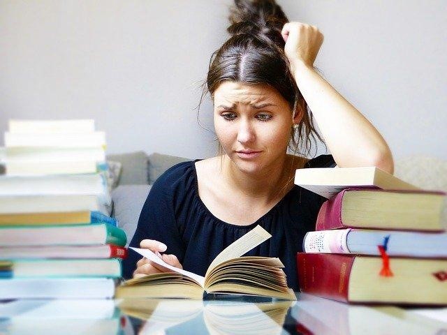 8 Reasons Why Students Buy College Essays from Services
